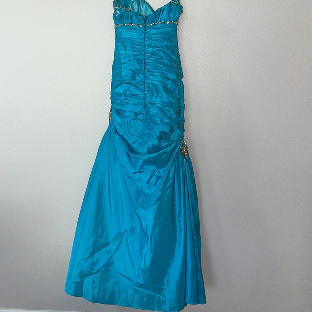 Mermaid strapless prom dress 🪸🐚 - Picture 4 of 7